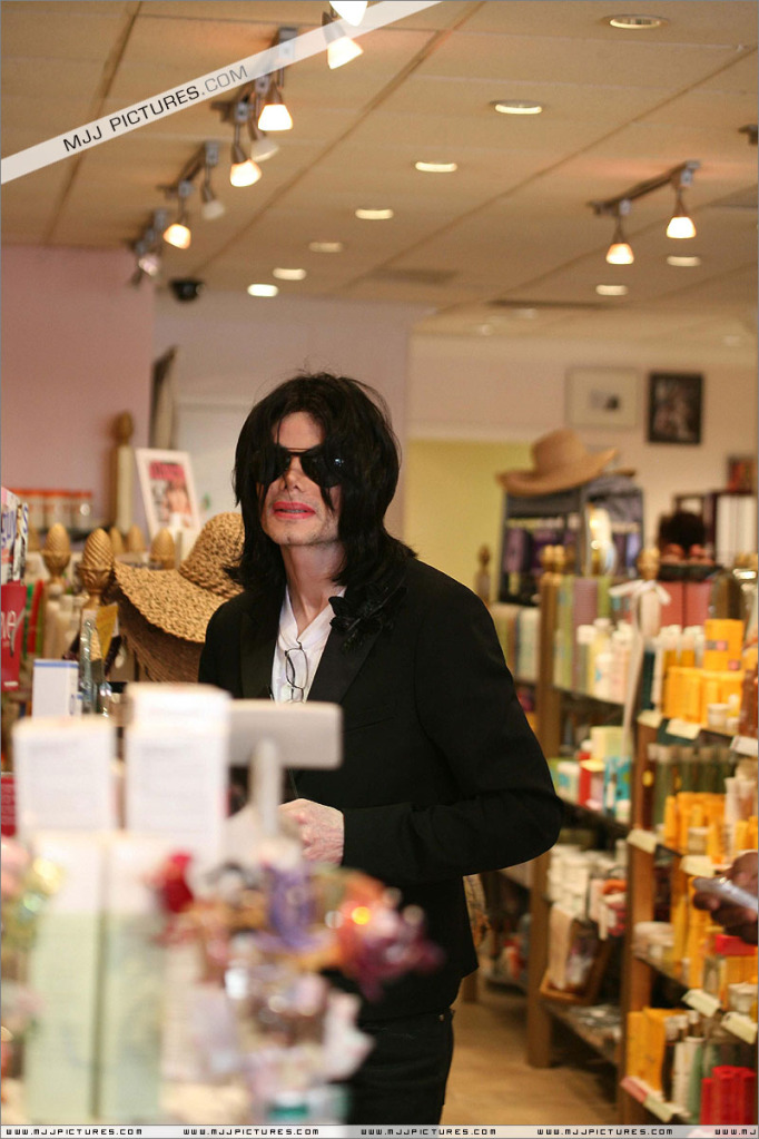 Michael Shopping In Beverly Hills 026-11