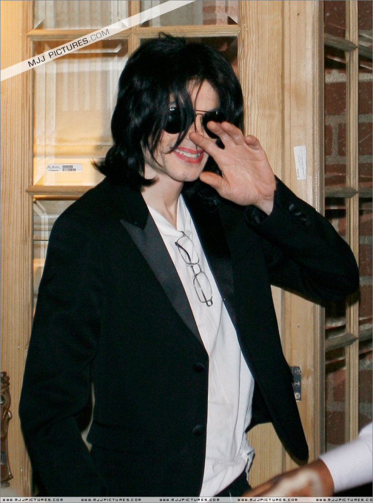Michael Shopping In Beverly Hills 027-10