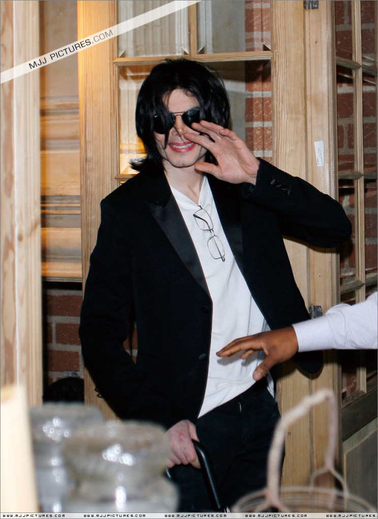 Michael - Michael Shopping In Beverly Hills 028-10