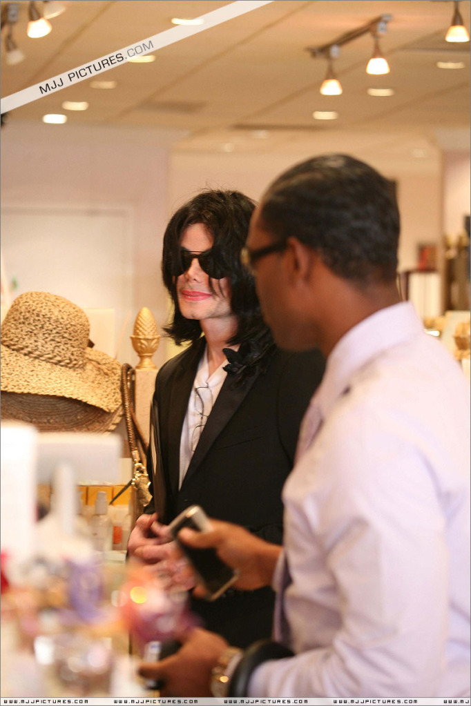 Michael Shopping In Beverly Hills 028-11