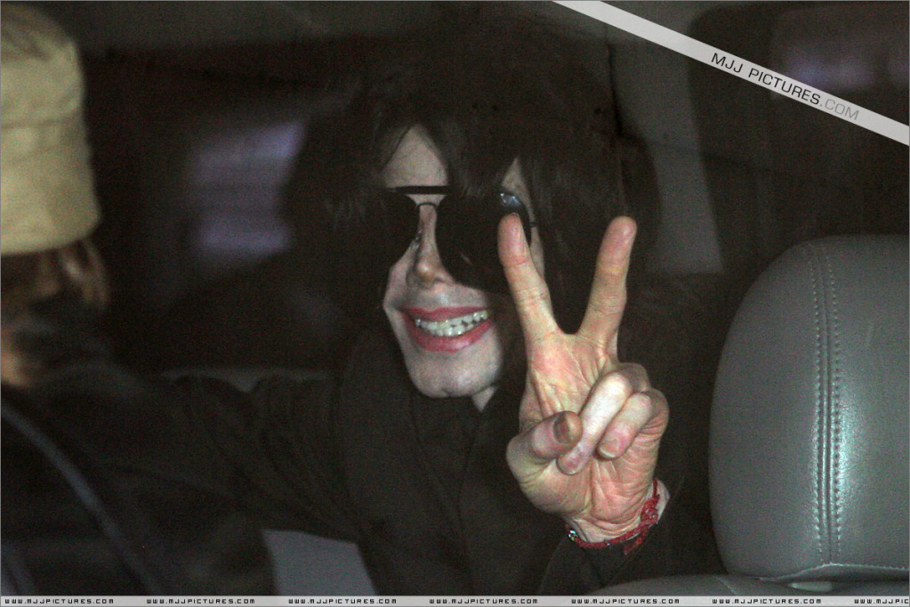 2007 Michael arrives at LAX (June) 028-4