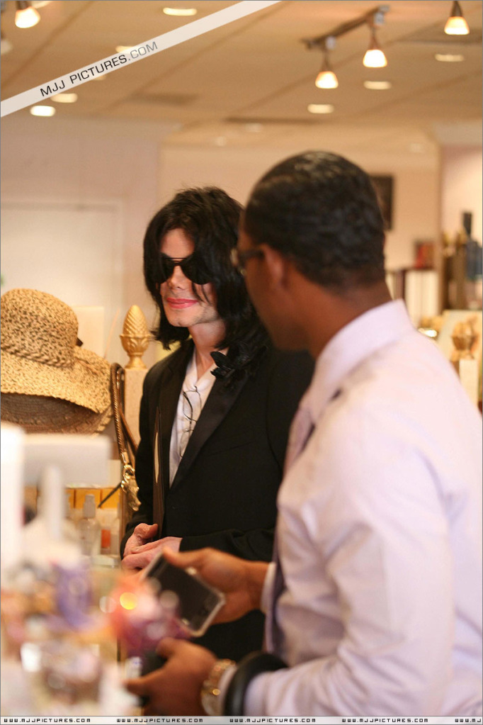 Michael - Michael Shopping In Beverly Hills 029-10