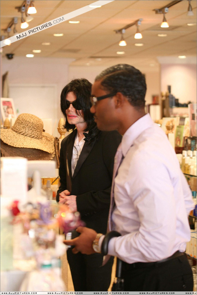 Michael - Michael Shopping In Beverly Hills 030-10