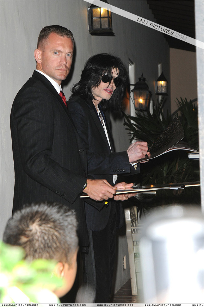 2008 Michael Attends a Halloween Party 030-5