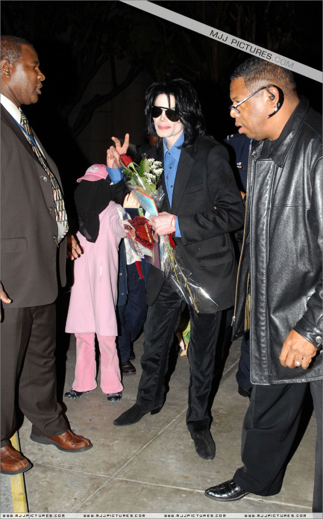 michael - 2007 Michael arrives at LAX (March) 033-3