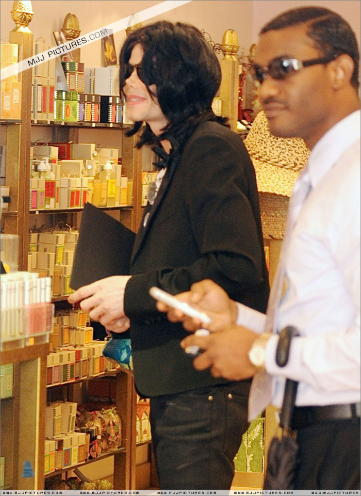 Michael Shopping In Beverly Hills 034-7