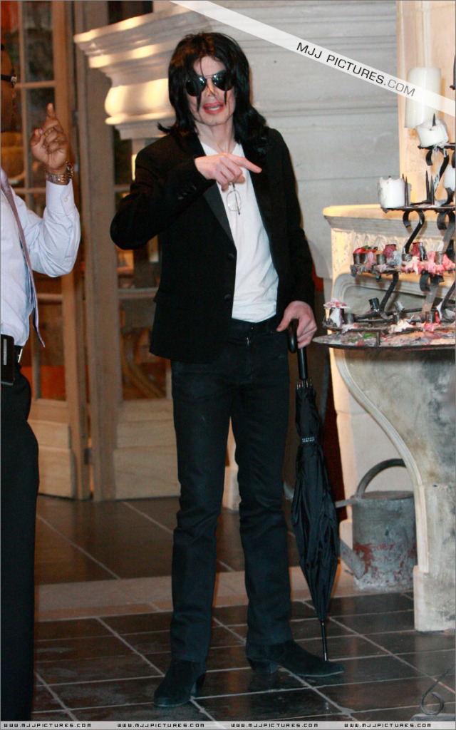 Michael - Michael Shopping In Beverly Hills 036-5