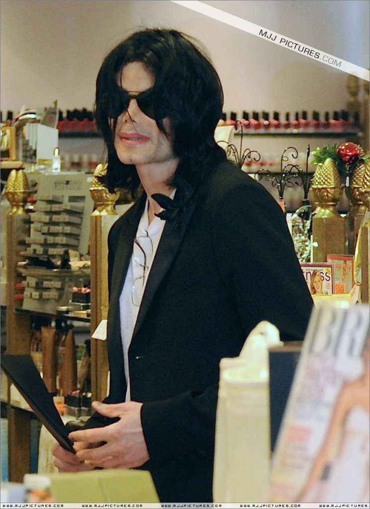 Michael Shopping In Beverly Hills 038-5