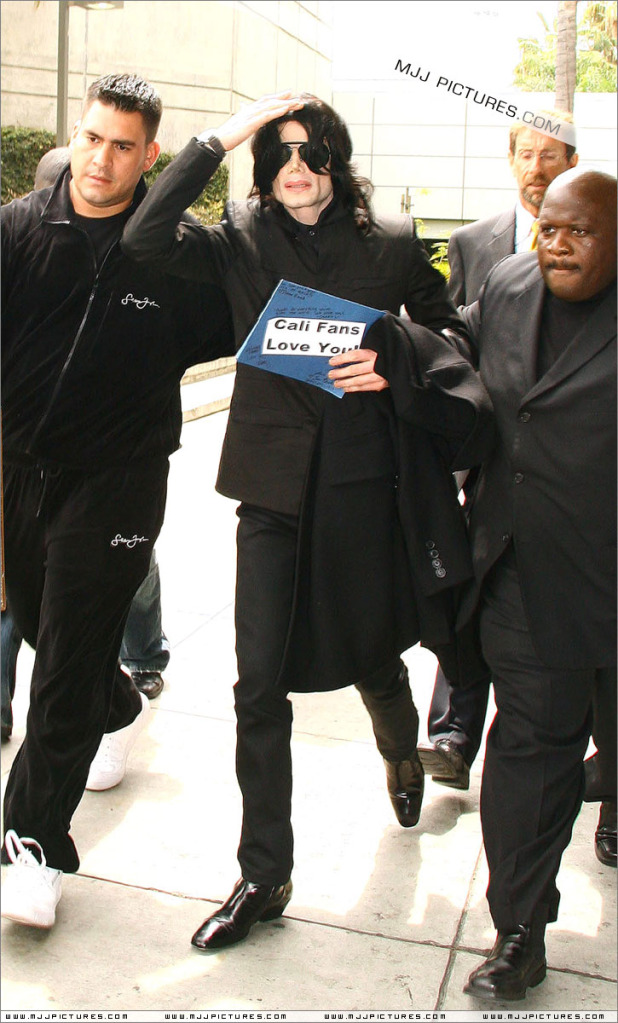 2007 Michael arrives at LAX (June) 040-1