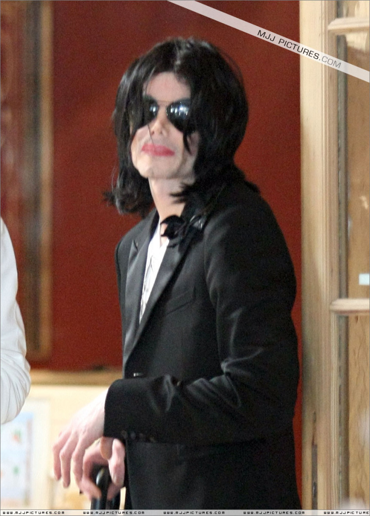 Michael - Michael Shopping In Beverly Hills 043-4