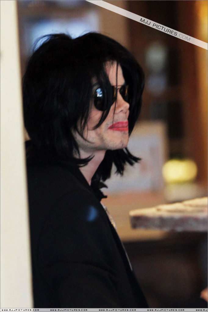 Michael - Michael Shopping In Beverly Hills 044-3