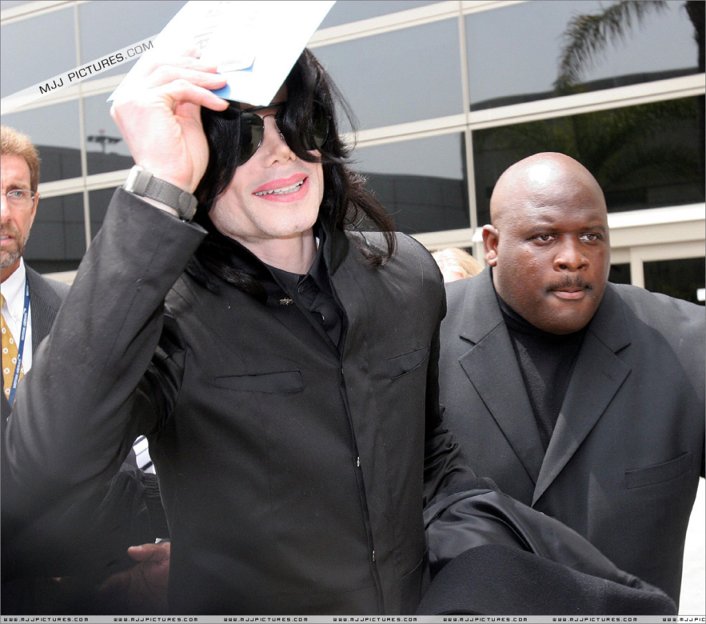 2007 Michael arrives at LAX (June) 046-1