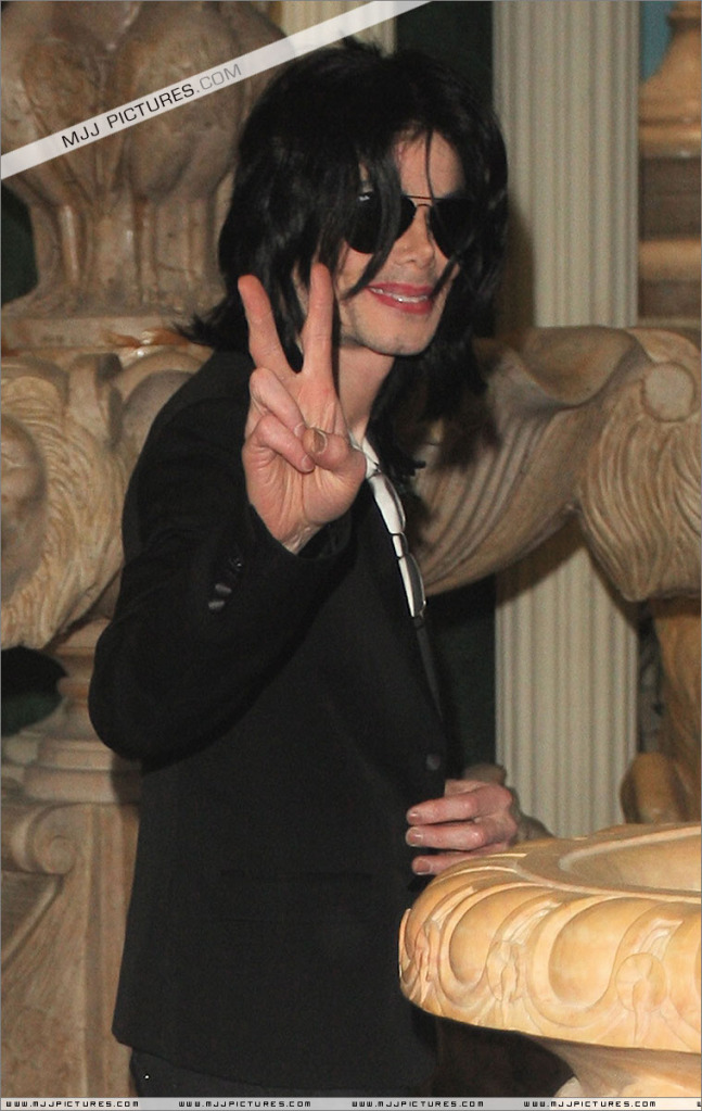 Michael Shopping In Beverly Hills 046-3