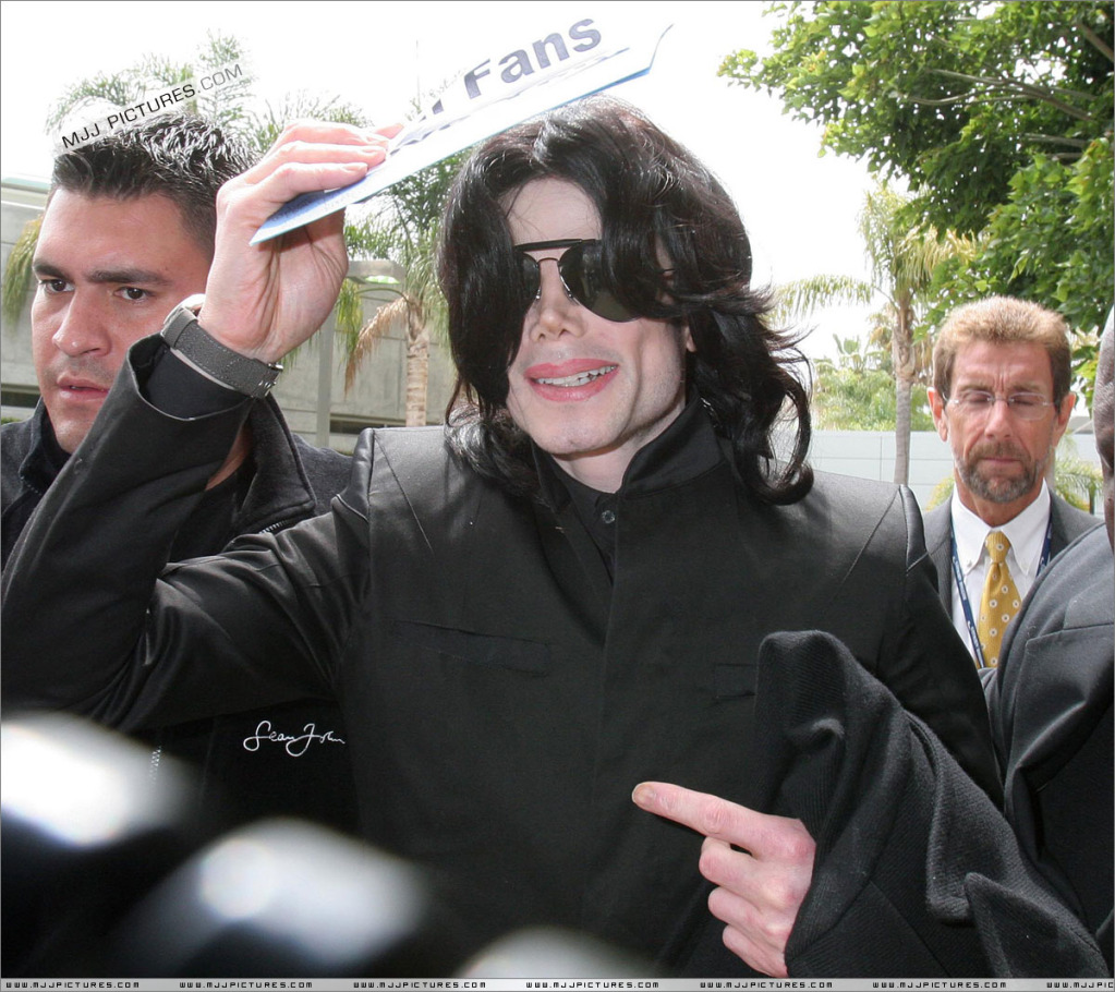 michael - 2007 Michael arrives at LAX (June) 049-1