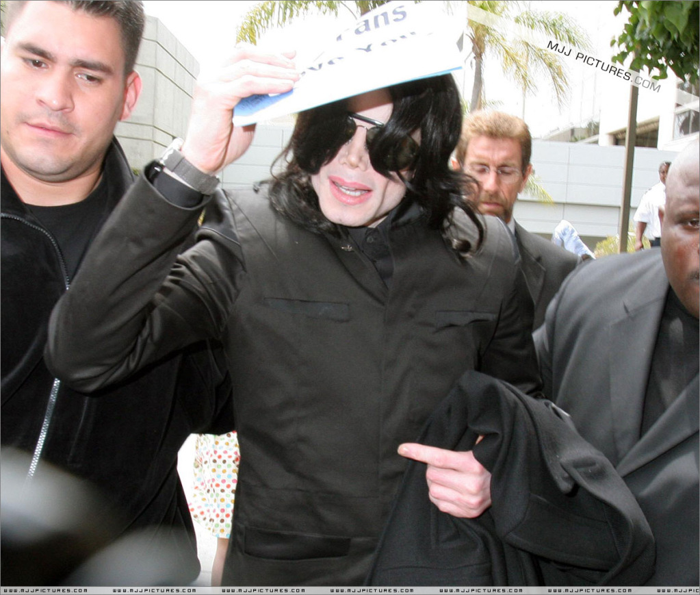 2007 Michael arrives at LAX (June) 050-1