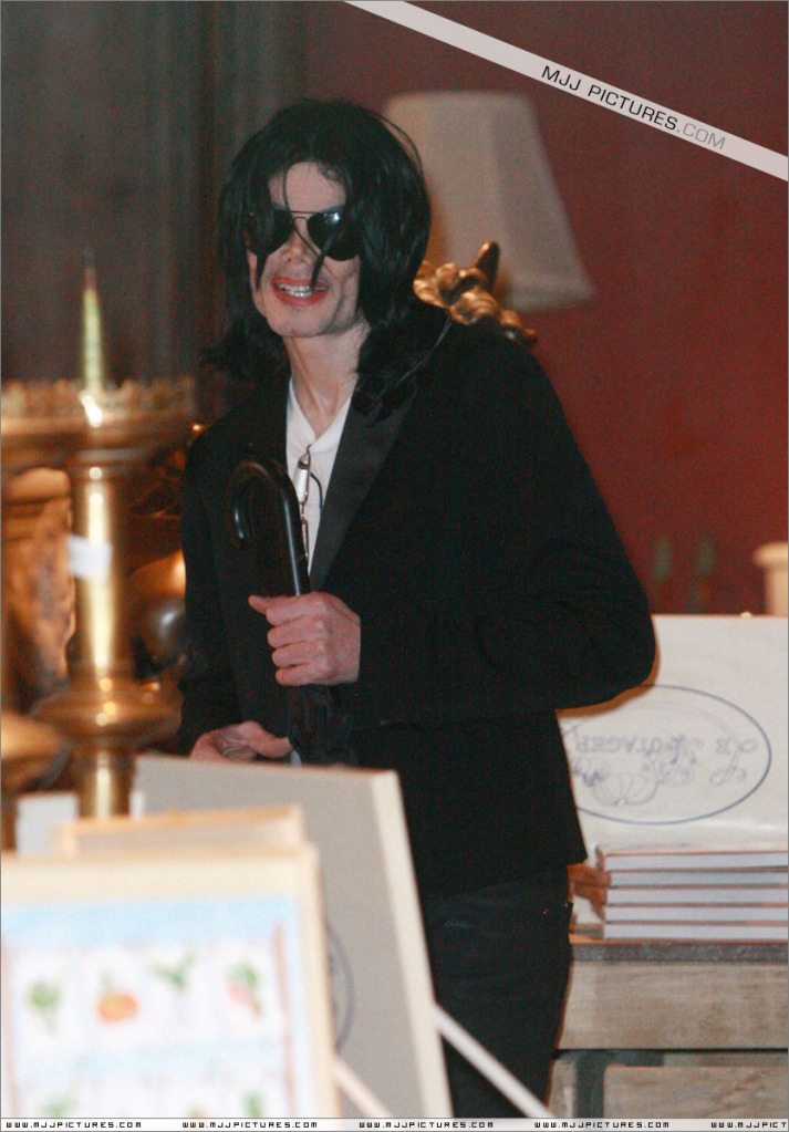 Michael Shopping In Beverly Hills 051-3
