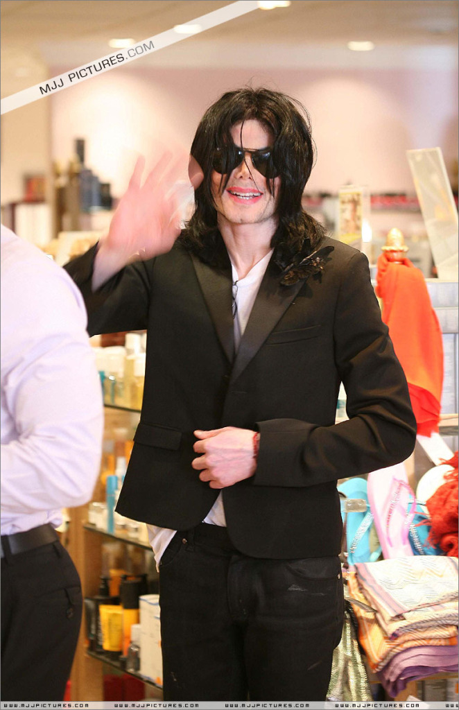 Michael - Michael Shopping In Beverly Hills 051-4
