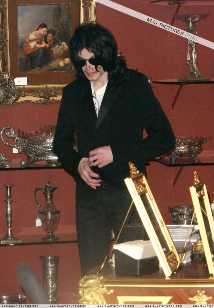 Michael Shopping In Beverly Hills 052-3