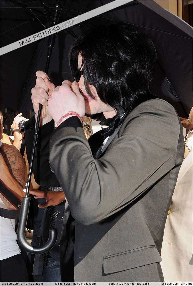 Michael Shopping In Beverly Hills 055-1