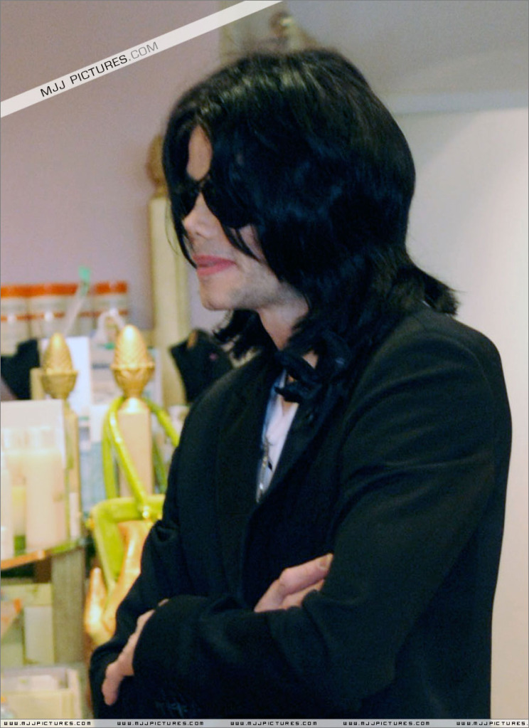 Michael - Michael Shopping In Beverly Hills 055-3