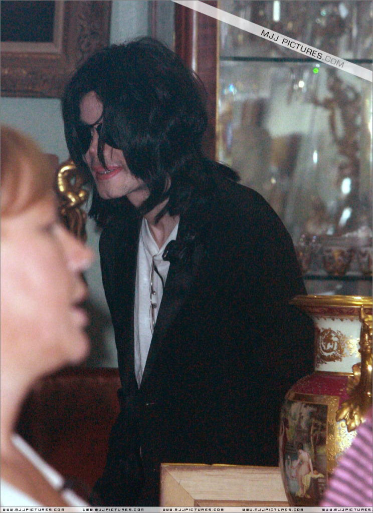 Michael - Michael Shopping In Beverly Hills 068-1