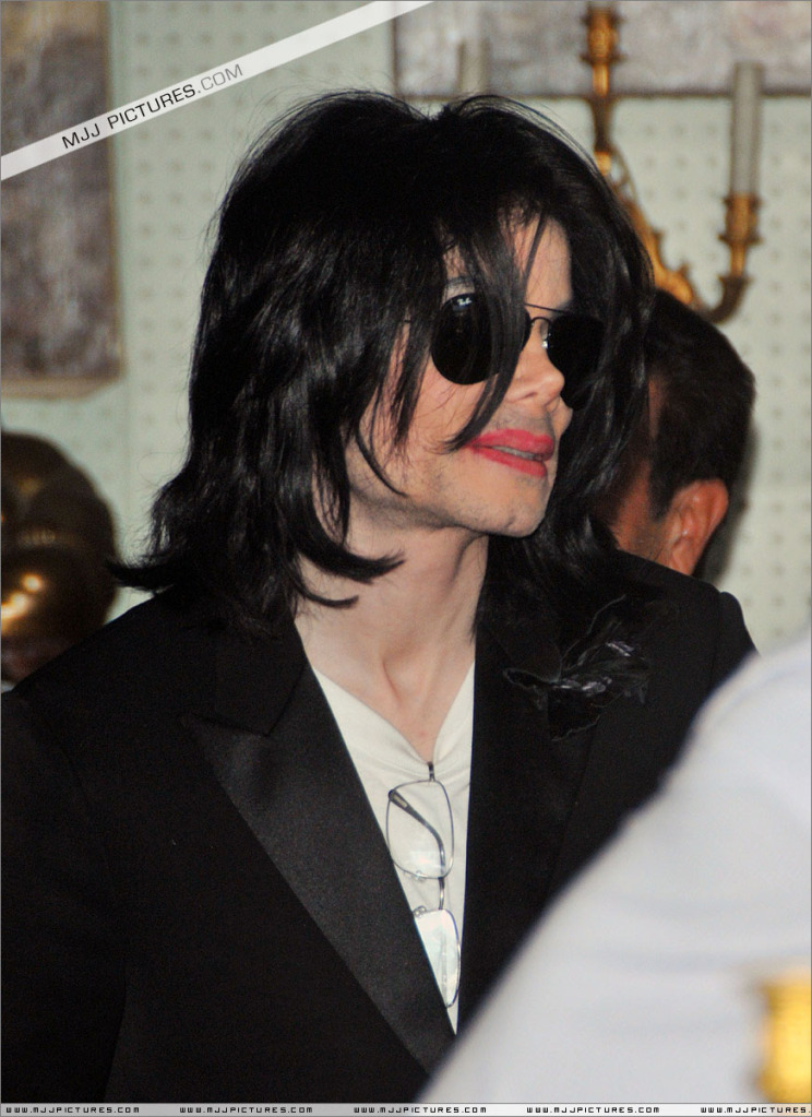 Michael Shopping In Beverly Hills 069-1