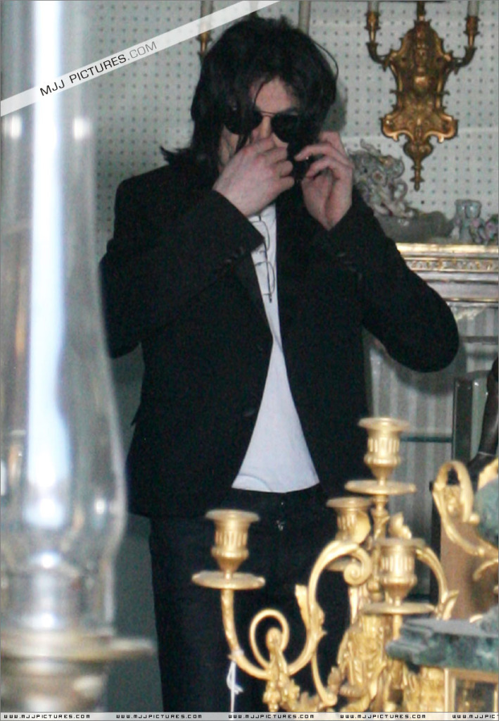 Michael Shopping In Beverly Hills 080