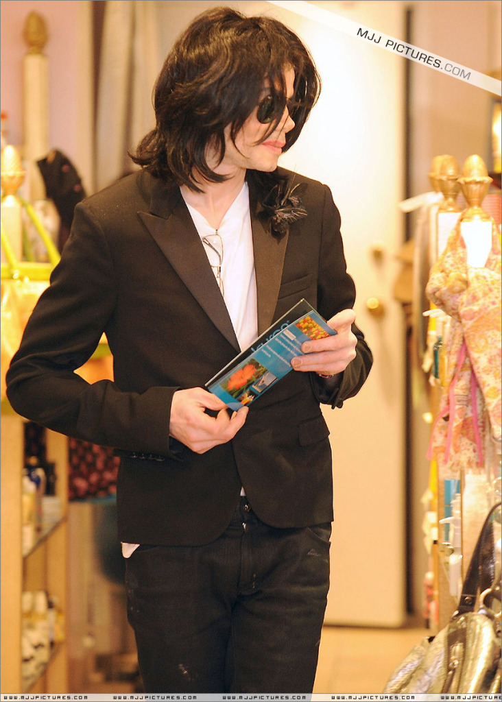 Michael - Michael Shopping In Beverly Hills - Page 2 085-1