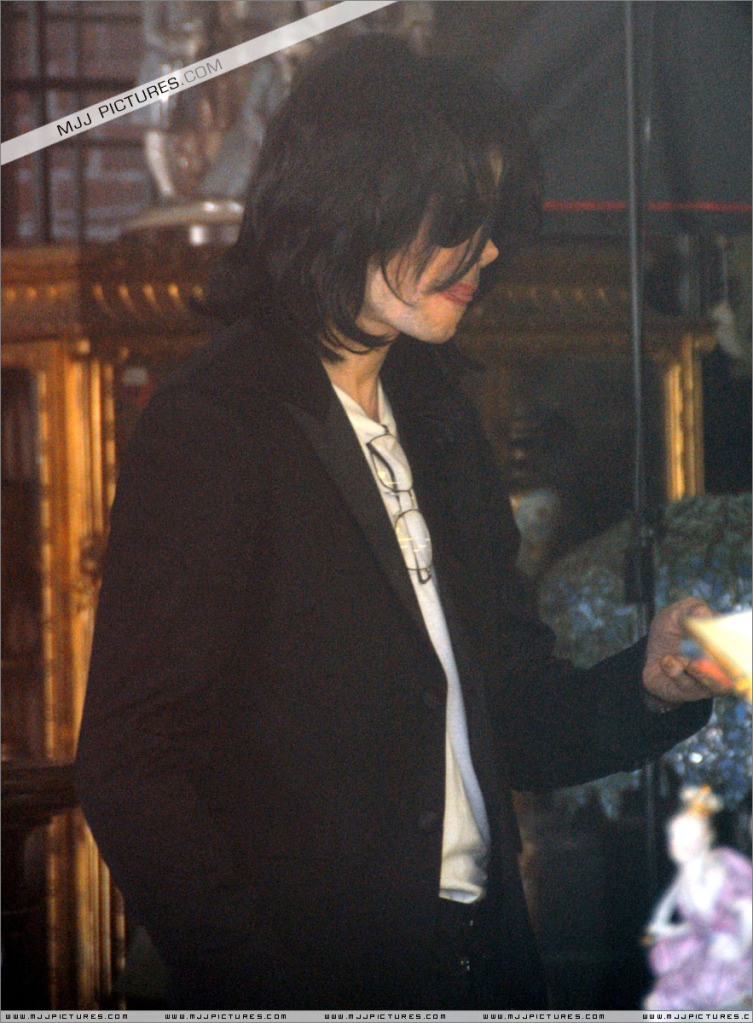 Michael Shopping In Beverly Hills 088