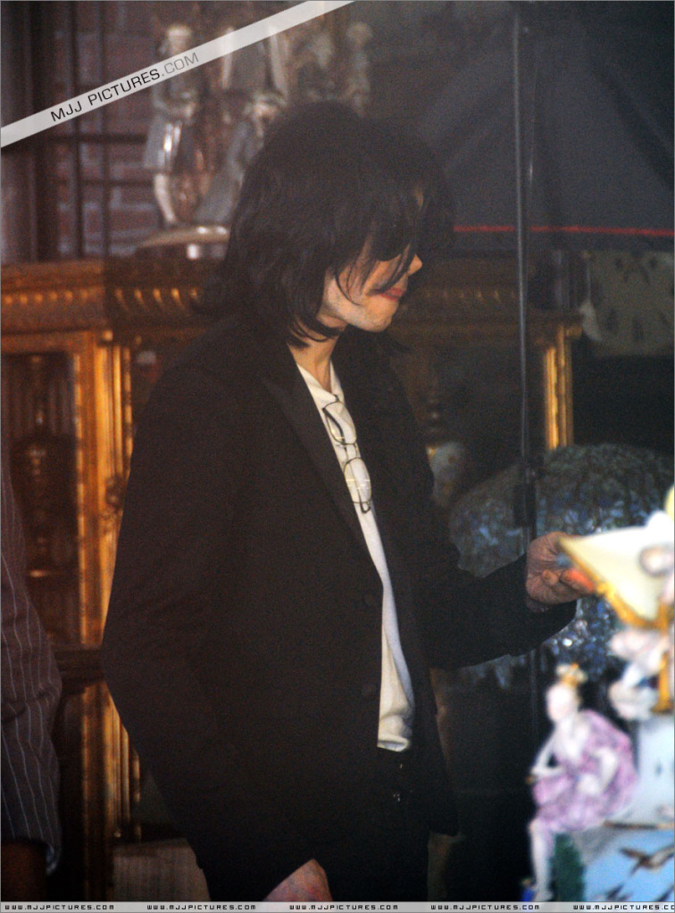 Michael Shopping In Beverly Hills 089
