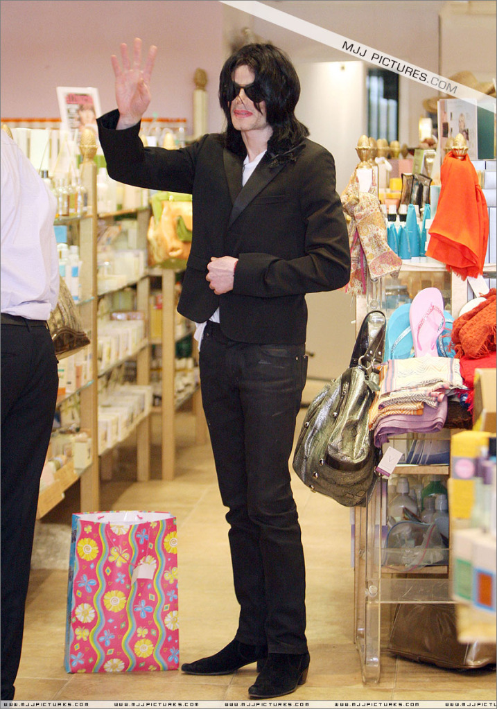 Michael - Michael Shopping In Beverly Hills - Page 2 090-1