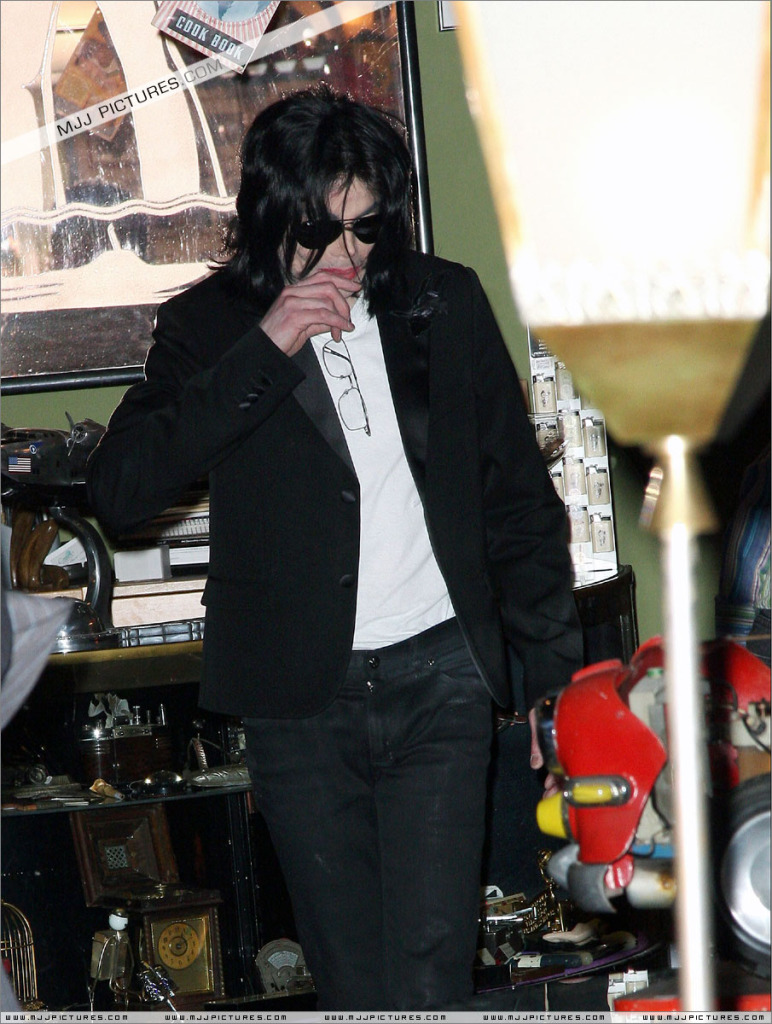 Michael Shopping In Beverly Hills 098