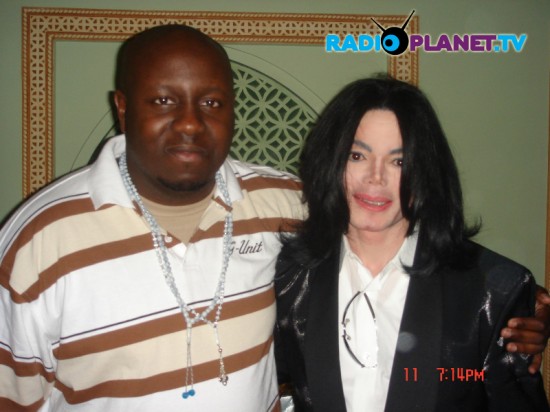 DJ Whoo Kid Spends An Evening In Bahrain 'Chillin' ' With Michael Jackson 03-50