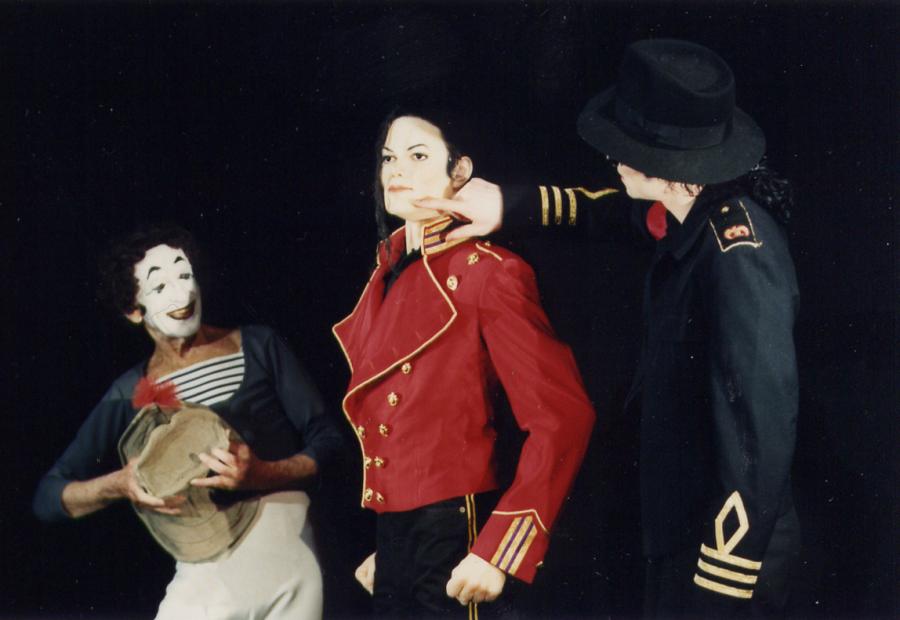 Michael Jackson and Marcel Marceau 05-37