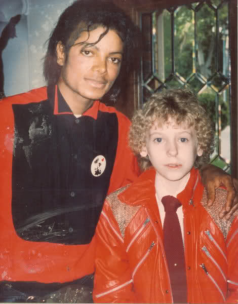 Michael - David Smithee Meets Michael Who Gives Him The Original Beat It Jacket 2njet1y