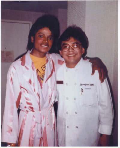 Chef Larry (Chef at Disney Anaheim) And Michael 30ml8hf