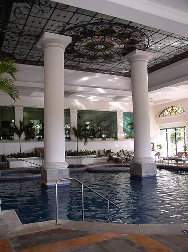 Sophia's Beach house in Hawaii Indoorpool