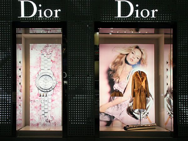 rANdOmS pix Dior_ginzabuilding-japan