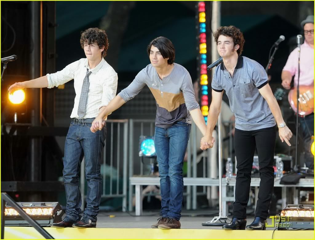 on ABCs Jonas-brothers-good-morning-america