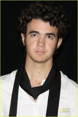 nicks simple wins Normal_jonas-brothers-bayer-boys-23