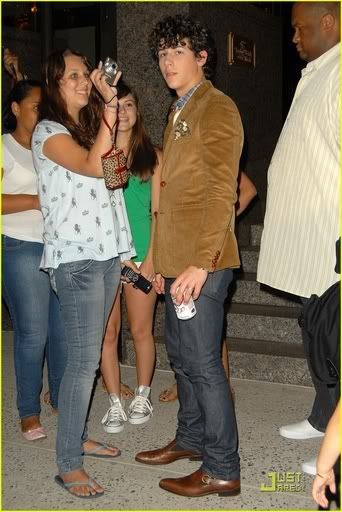 Nick Saliendo del Hotel en NY Normal_new