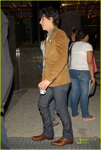 Nick Saliendo del Hotel en NY Normal_new5