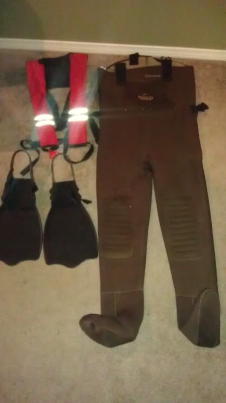 F/Sale redhead waders,onyx pfd,lost kicker fins IMAG1251