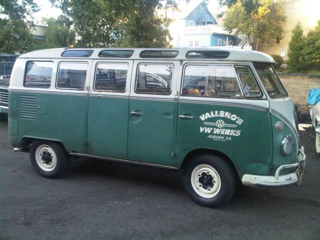 The Velvet Thread - my '66 21-window bus project - Page 2 IMG00102-20110811-1940