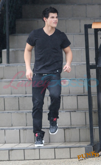 Taylor Lautner Taylor-rain-2-12may09