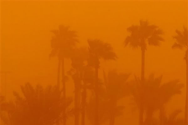 Fosotos impressionantes de tempestade de areia na Árabia 0007