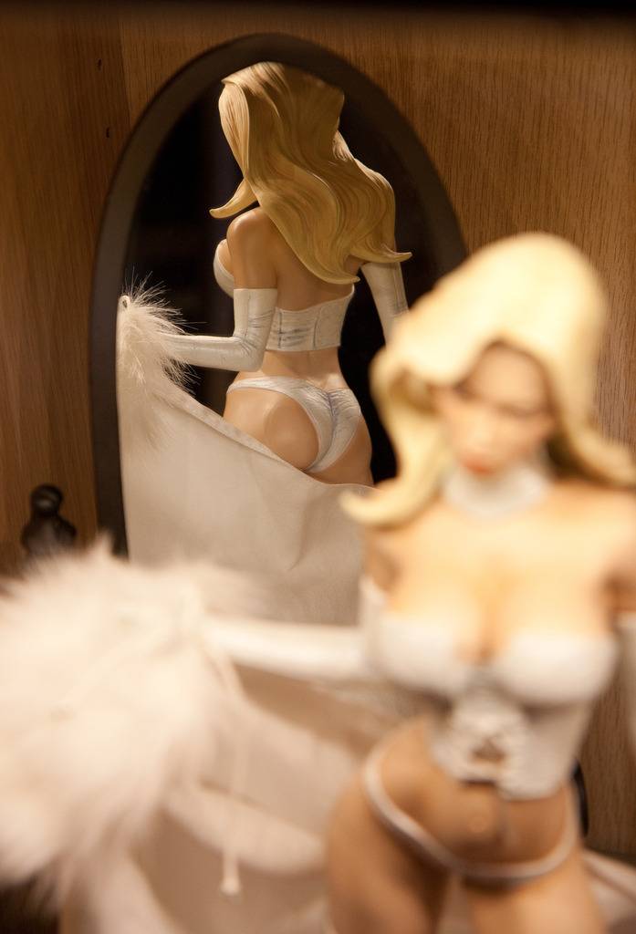 EMMA FROST " HELLFIRE CLUB" Premium format - Page 5 IMG_2384_zpssgvkeydj