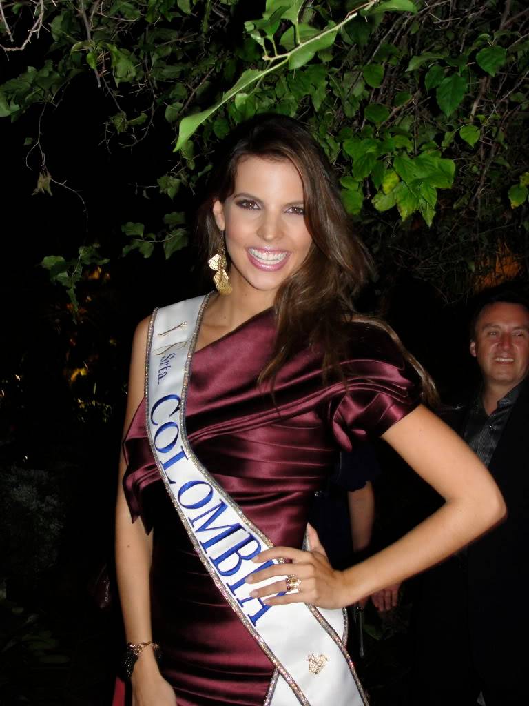 Miss mexico universe 2005 VS Miss colombia universe 2010 DSC01618