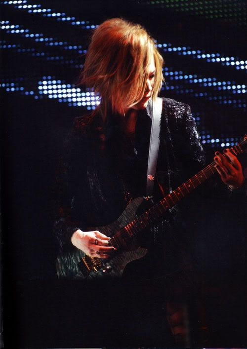 Poze cu Uruha - Page 5 Uruha--large-msg-12551695097