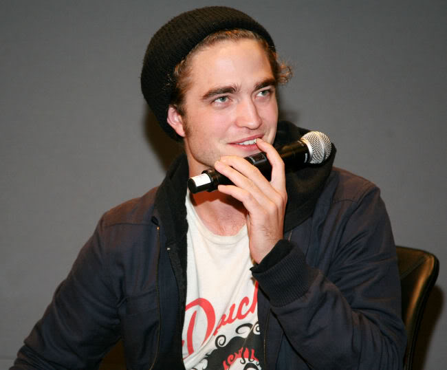 Otras Imagenes - Página 2 Rob-at-apple-store-9